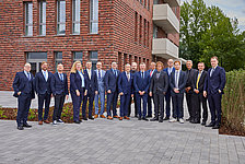 Vorstand und Aufsichtsrat der MEGA eG: Volker König, Thomas Zimmermann, Alfonso Butticé, Kathrin Schomann, Nicolai Voß, Karl-Martin Lindner, Benjamin Nielsen, Hansjörg Orth, Gunter Giersch, Nils Sandscheiper, Sven Kühnast, Oliver Schmitz-Briese, Ulf Glagow, Julius Wiederhöft, Andreas Preuß, Matthias Behr und Dr. Peter Zillmer (v.l.)
