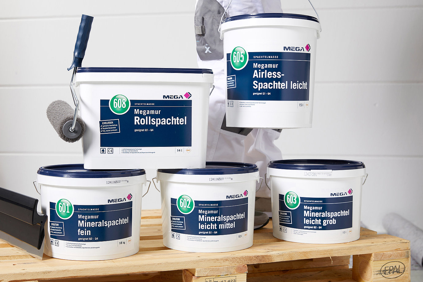 Evolution im Fertigspachtelsortiment: nachhaltiges Bindemittelsystem, verbessertes Konservierungskonzept, Gebinde mit hohem Recyclat-Anteil und Low-Dust-Technologie 