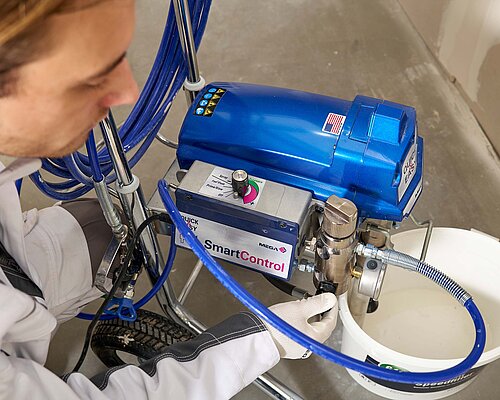 Lernwerkstätten“. In diesen mehrtägigen Seminaren lernen Fachhandwerker den sicheren Umgang mit Werkzeugen, Geräten und Materialien. 