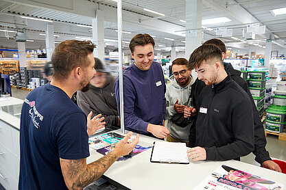Bei der Rallye durch die Hamburger Firmenzentrale lernen die MEGAzubis das Unternehmen und die neuen Kollegen kennen.